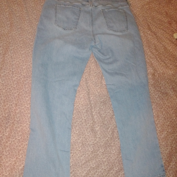 Old Navy Mid-Rise Wow Boyfriend Jeans - Light Blue - Picture 4 of 4